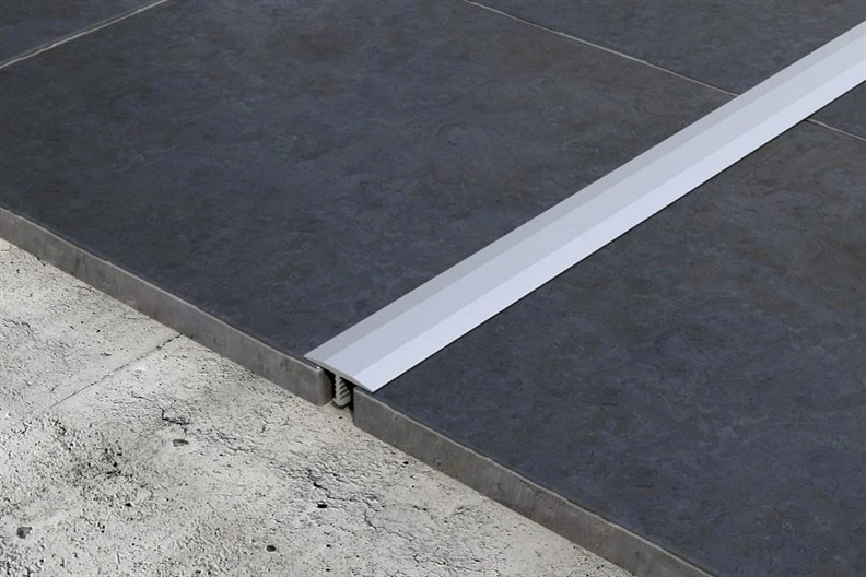 Savienojuma profils T 13mm  1m  sudraba