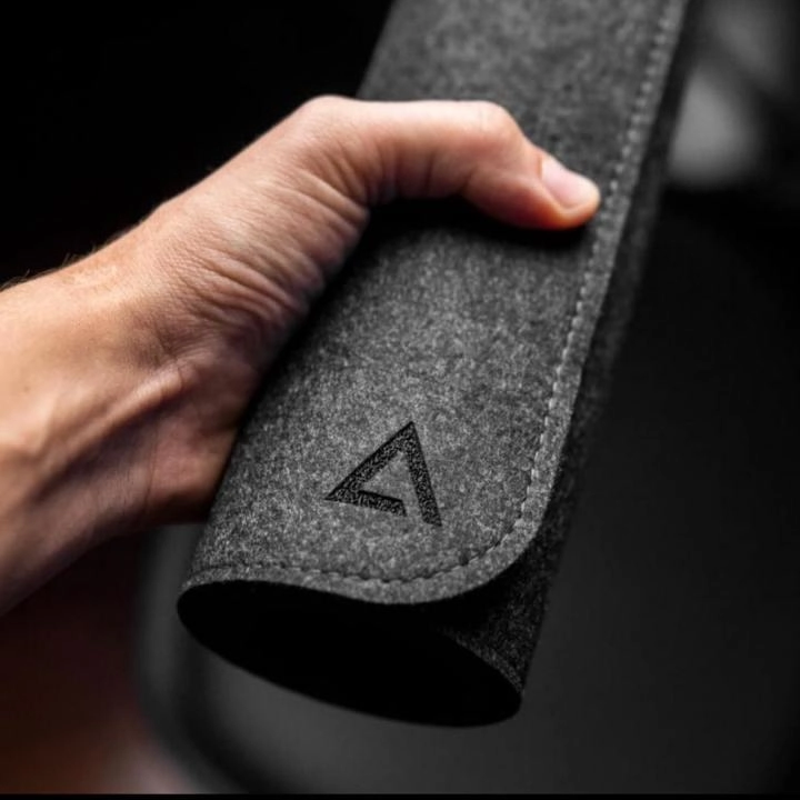 Deltahub - Minimalistic Desk Pad -