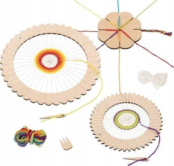 A loom and a flower for