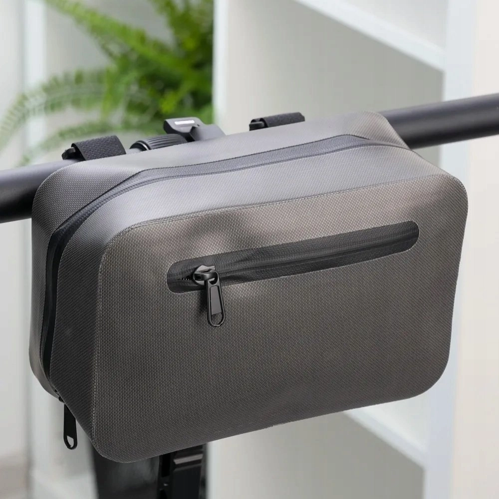 Waterproof bicycle/scooter handlebar bag with zipper