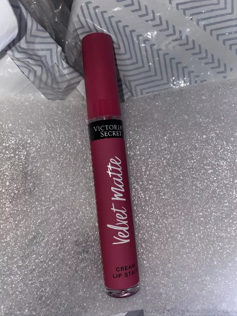Victoria`s Secret Velvet Matte Cream Lip