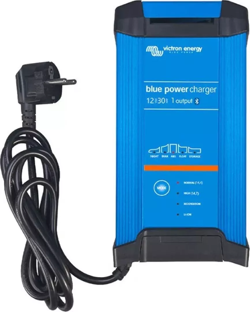 Blue Smart IP22 Charger 12/30 (1)