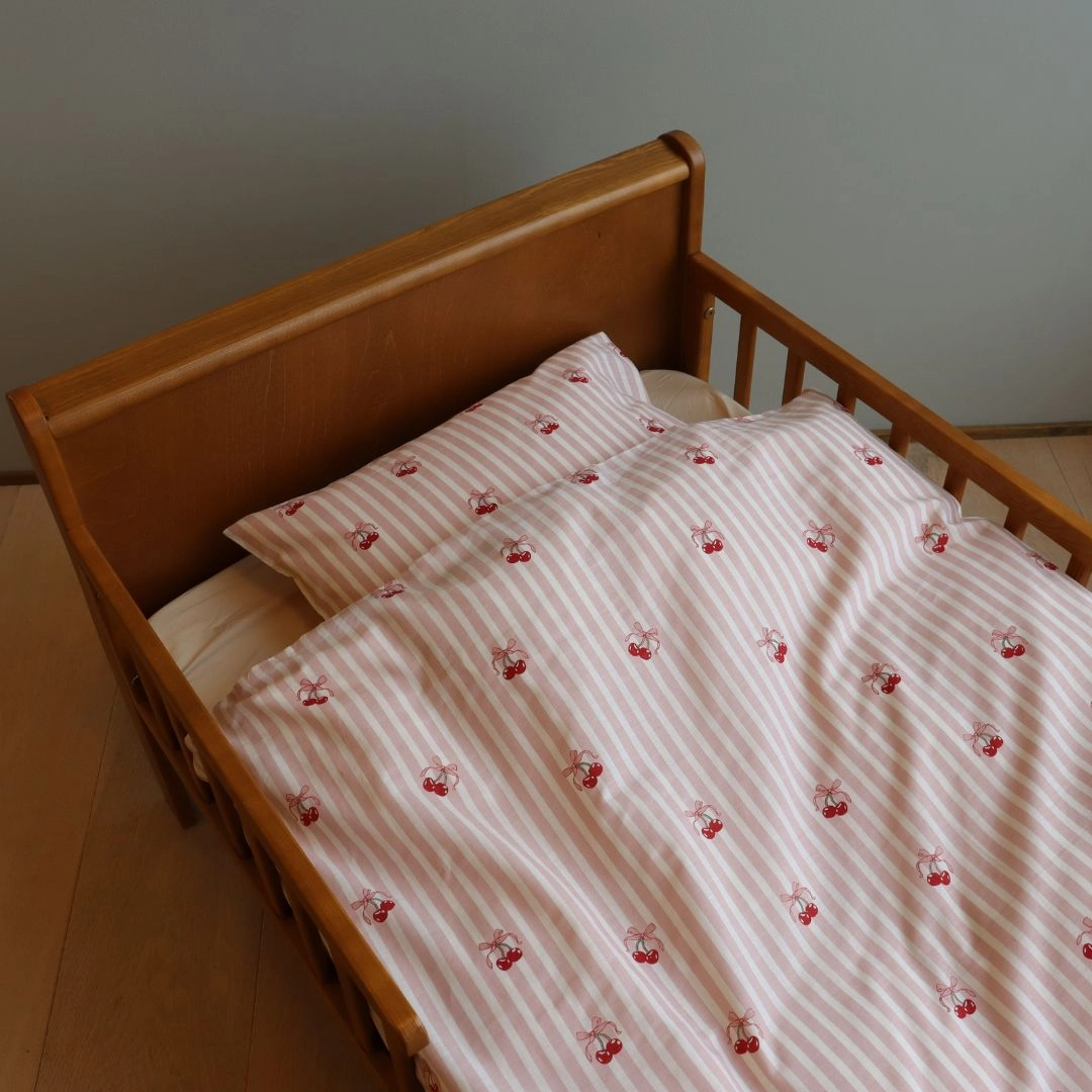 By Mats - Cherry Bow Bed