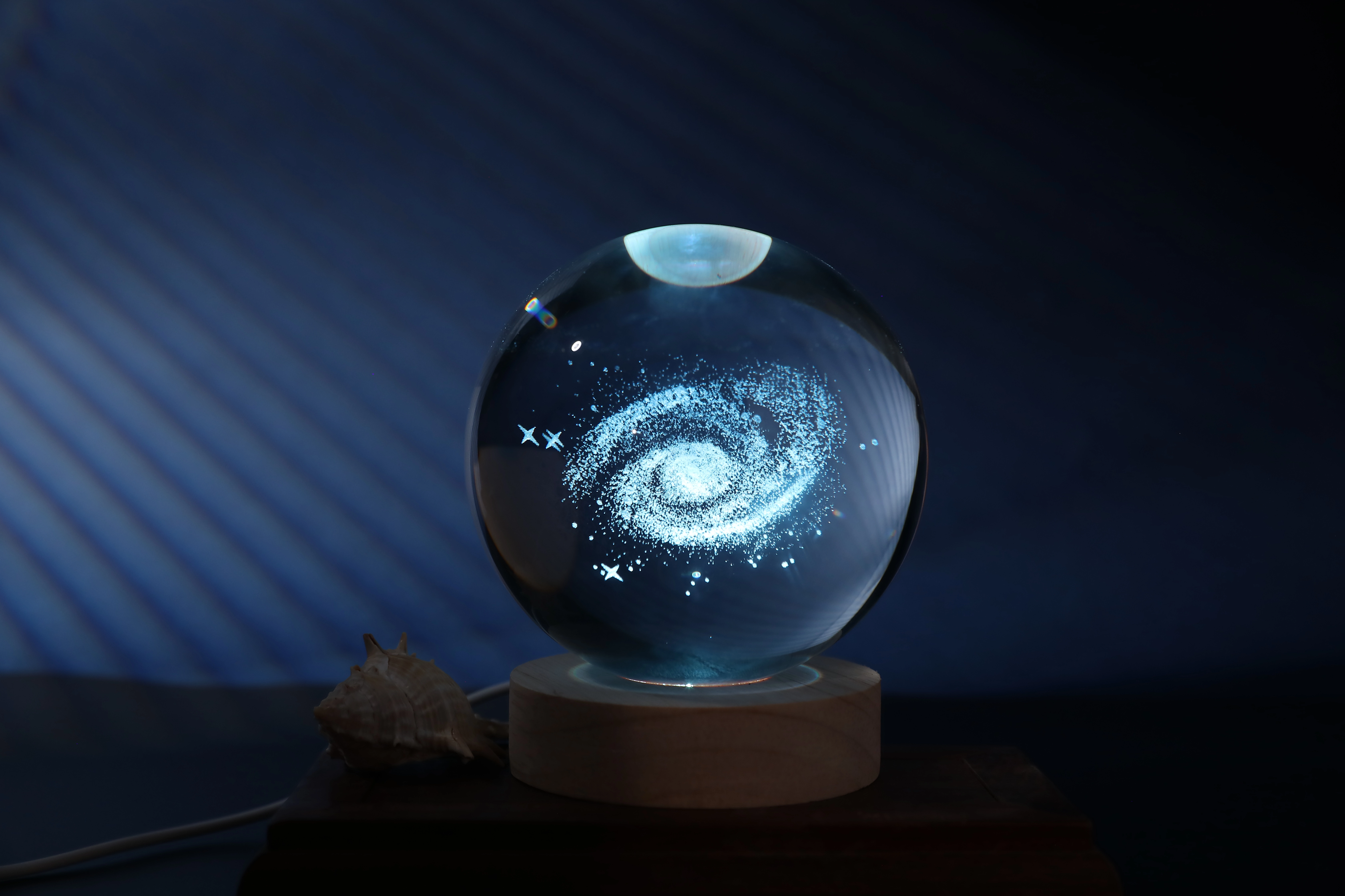 ITotal - Crystal Ball Lamp -