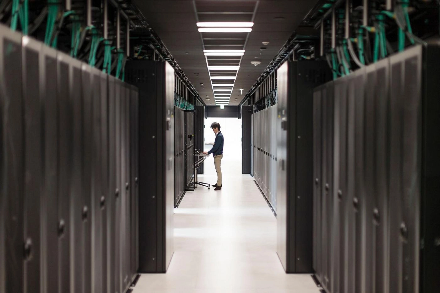HPE Aruba Networking CX 6200M 24G