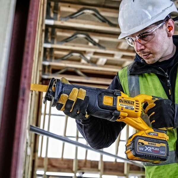 Piła szablasta Dewalt DCS389T2 54 V
