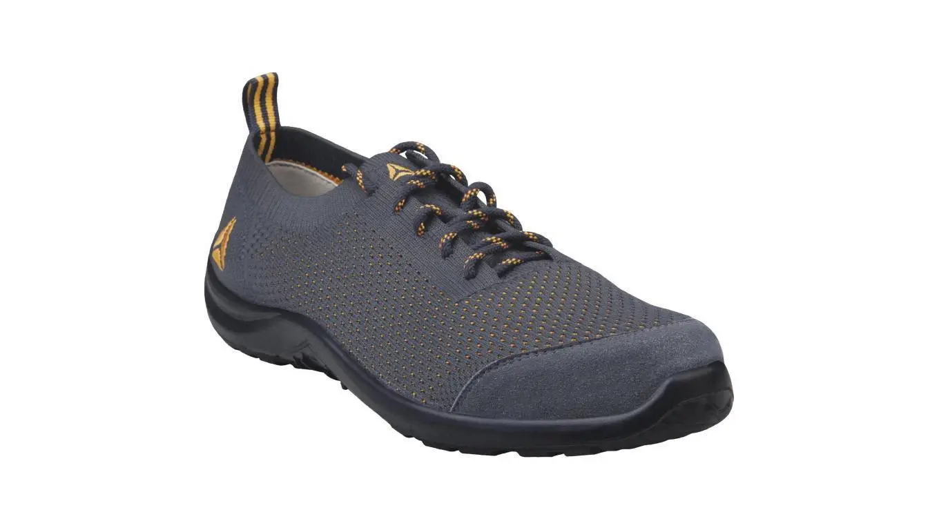 Delta Plus Low shoes made of