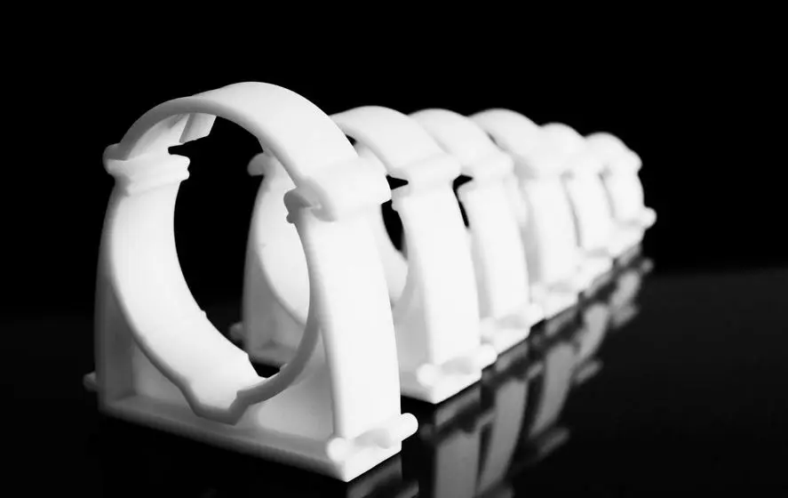 Holder closed for pipes 28mm white