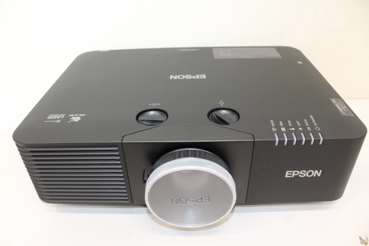 SALE OUT.  Epson EB-L895U  3LCD projector