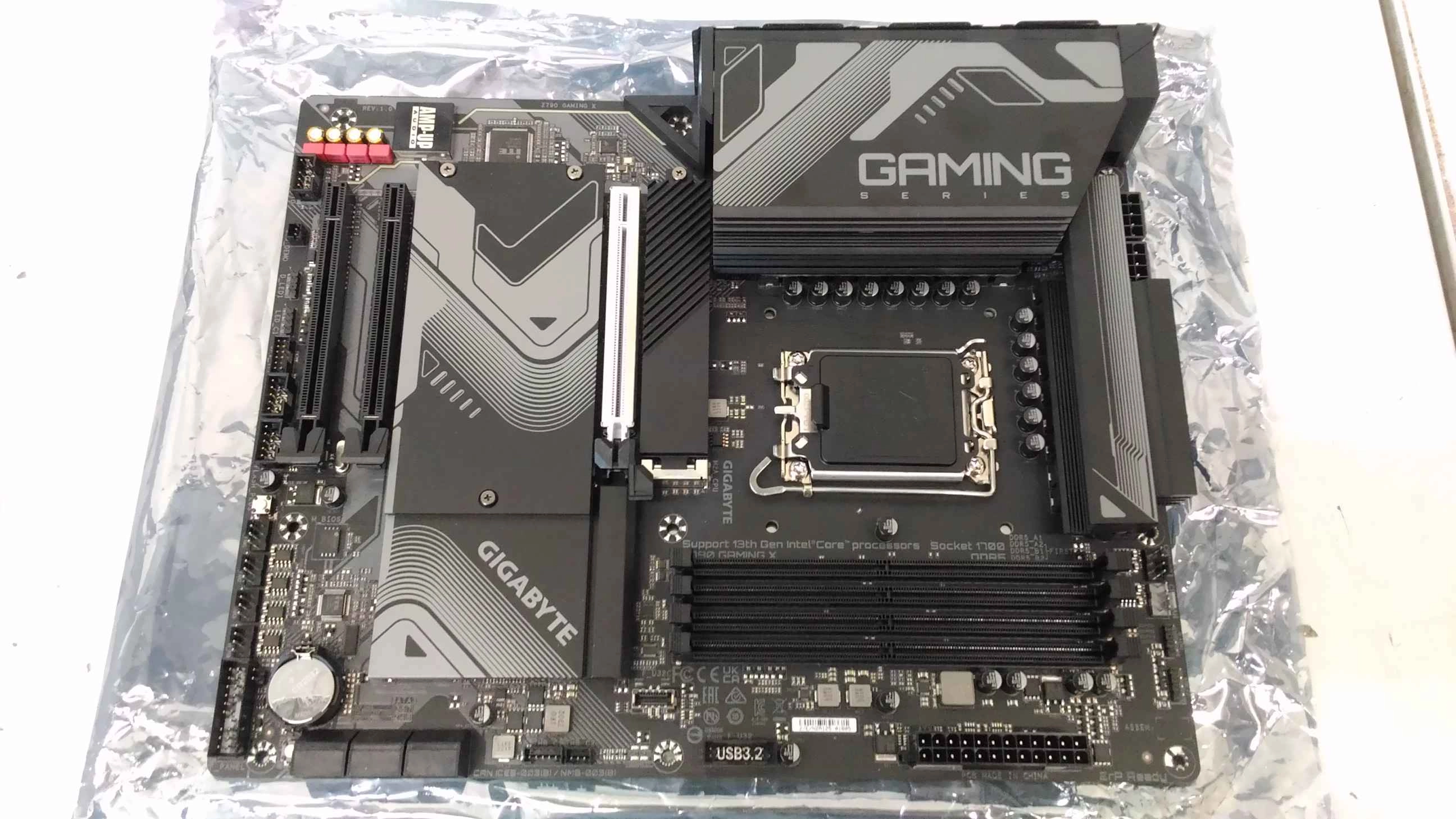 SALE OUT. GIGABYTE Z790 GAMING X