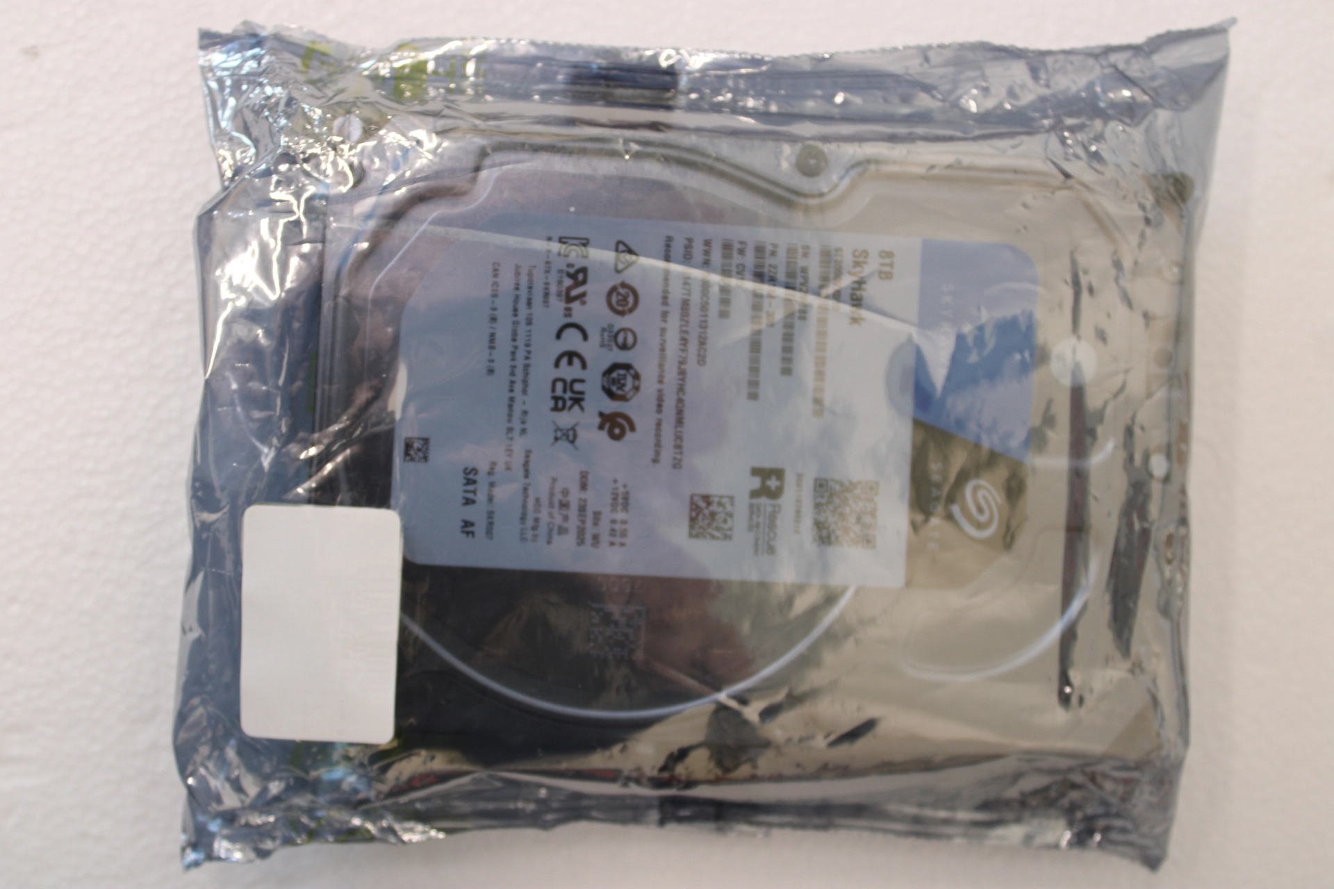SALE OUT. SEAGATE ST8000VX010 SkyHawk 8
