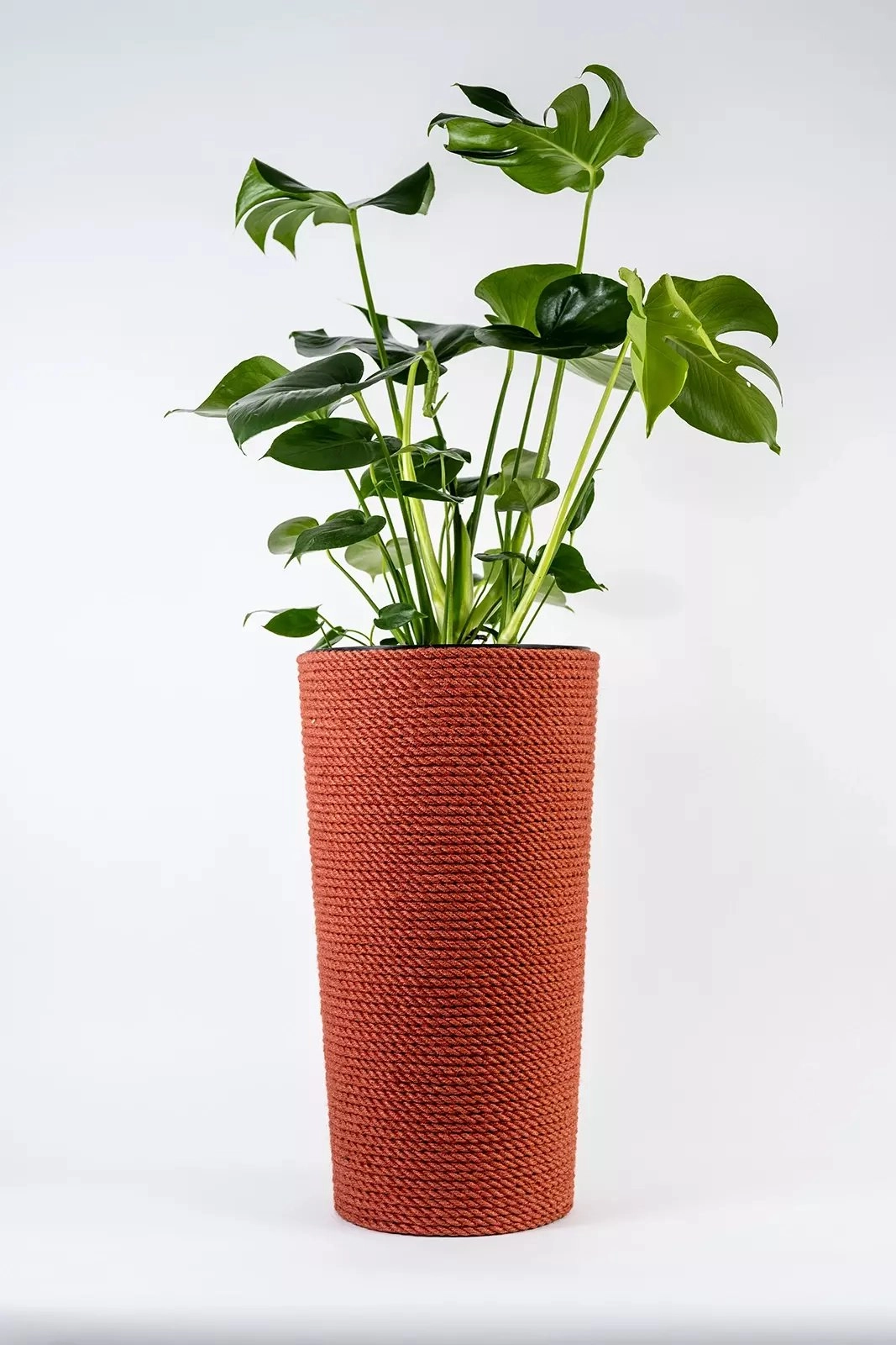 Adoni Red jute flowerpot with insert