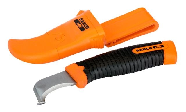 Cable stripping knife with curved blade