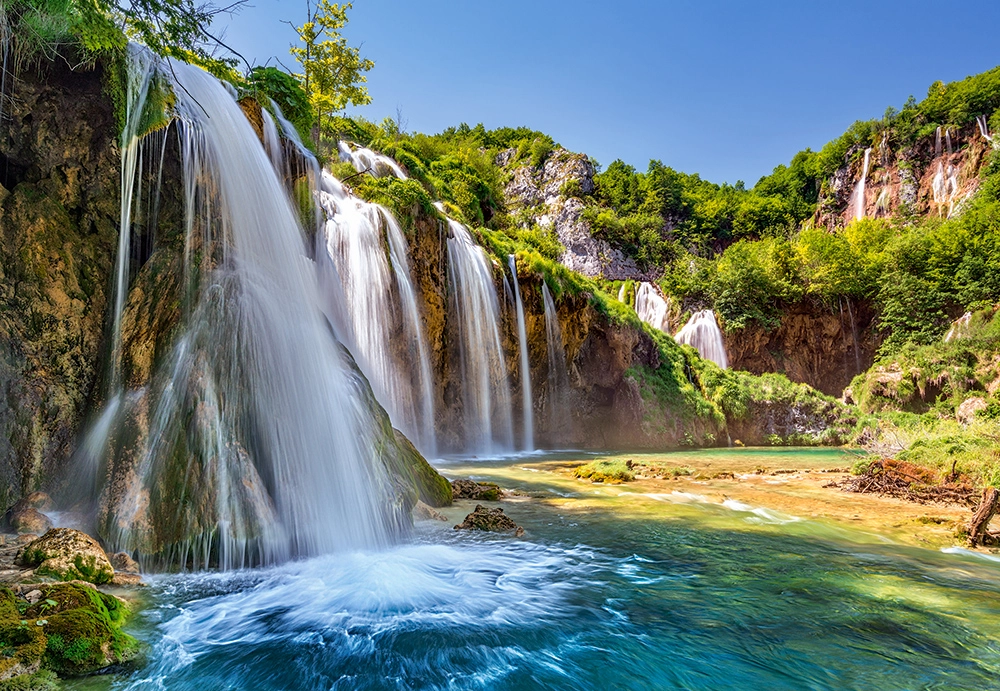Castorland Land of the Falling Lakes