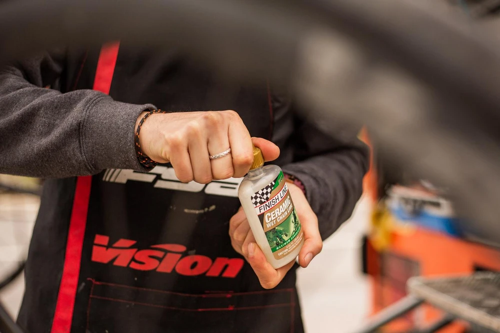Chain lubricant Finish Line Ceramic Wet