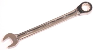 Jonnesway Klucz płasko-oczkowy z grzechotką 13mm