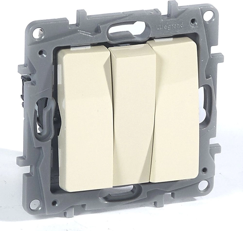 Legrand Triple connector 10AX cream Niloe