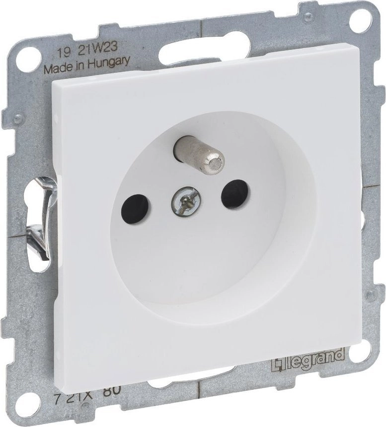 Legrand SUNO - 2P+Z socket with