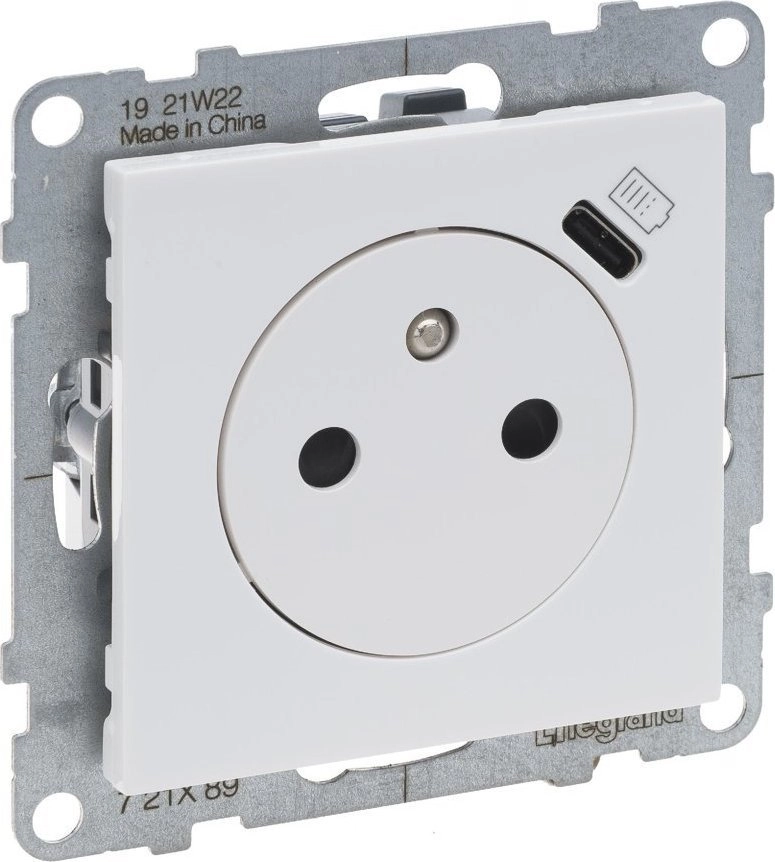 Legrand SUNO - Flat socket 2P+Z