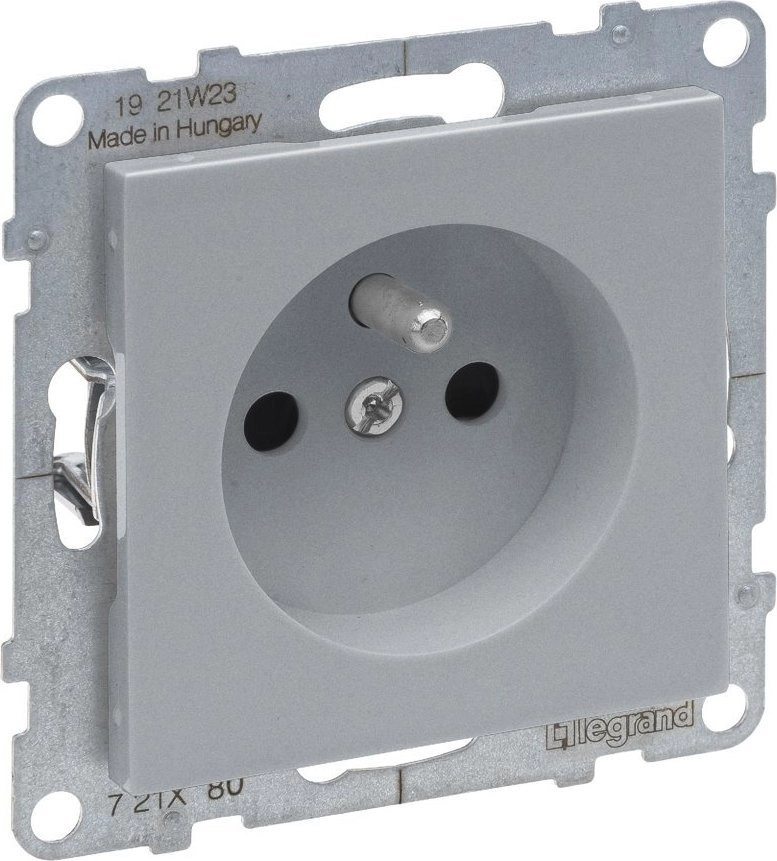 Legrand SUNO - 2P+Z socket with