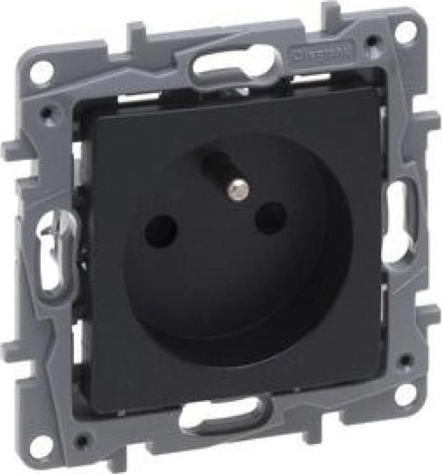 Legrand Niloe Selection Socket 2p+with 16A