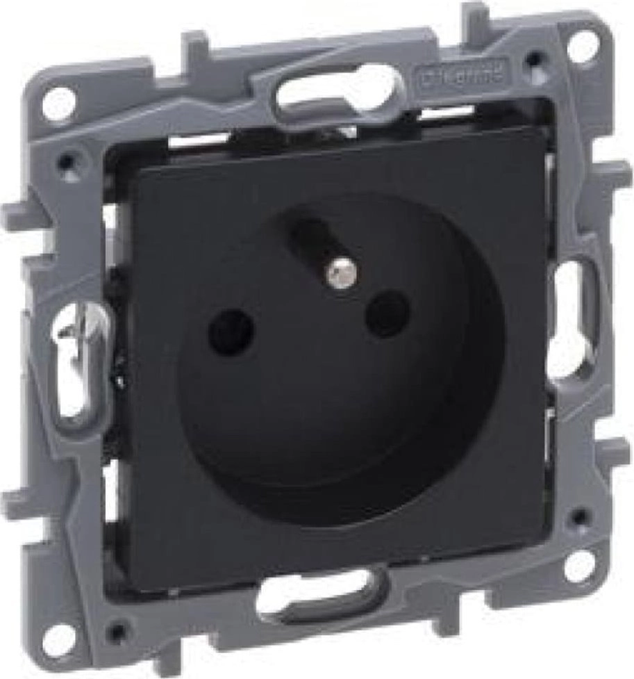 Legrand Niloe Selection Socket 2p+with 16A