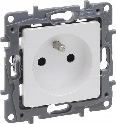 Legrand Niloe Selection Socket 2p+with 16A