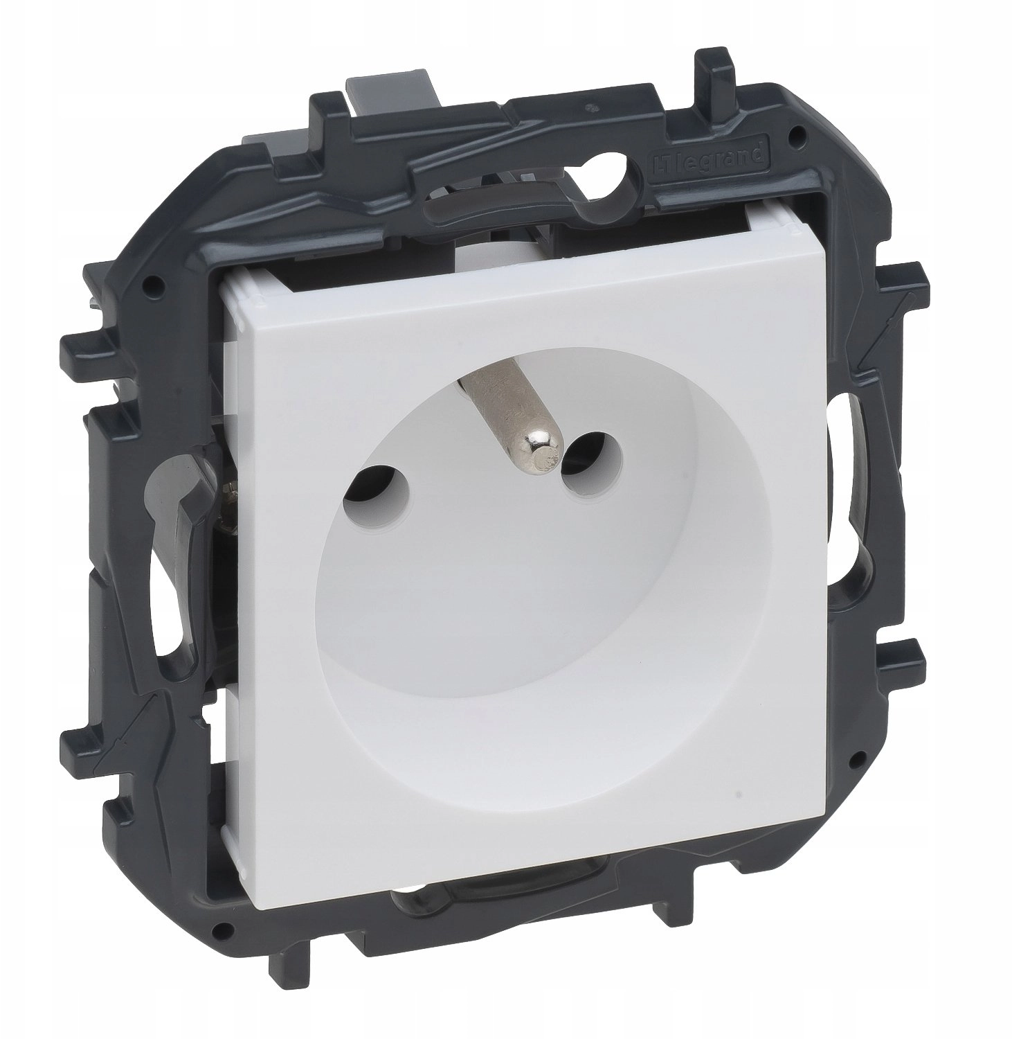Legrand Niloe Step 2p+z socket automatic
