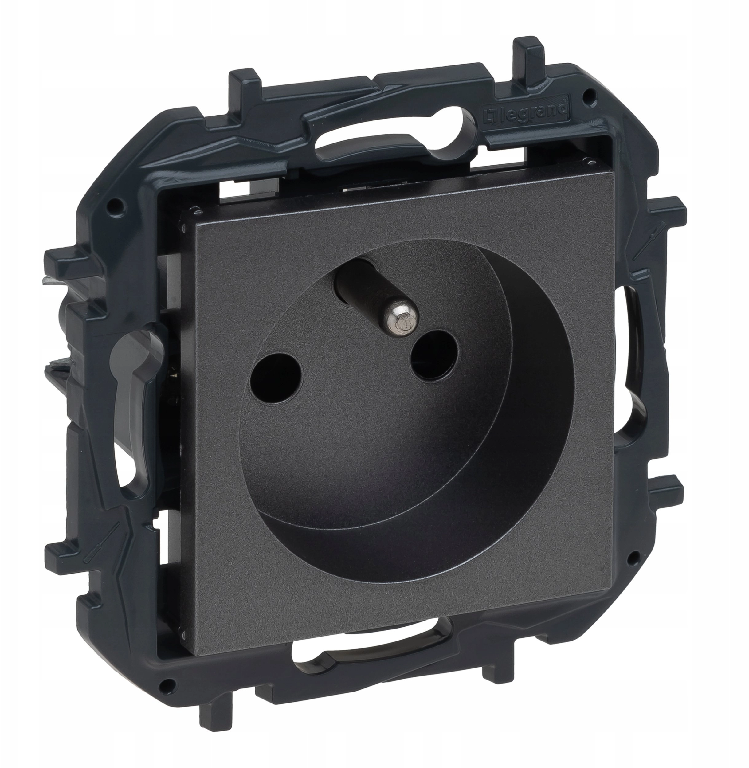 Legrand Niloe Step Socket 2p+z automatic