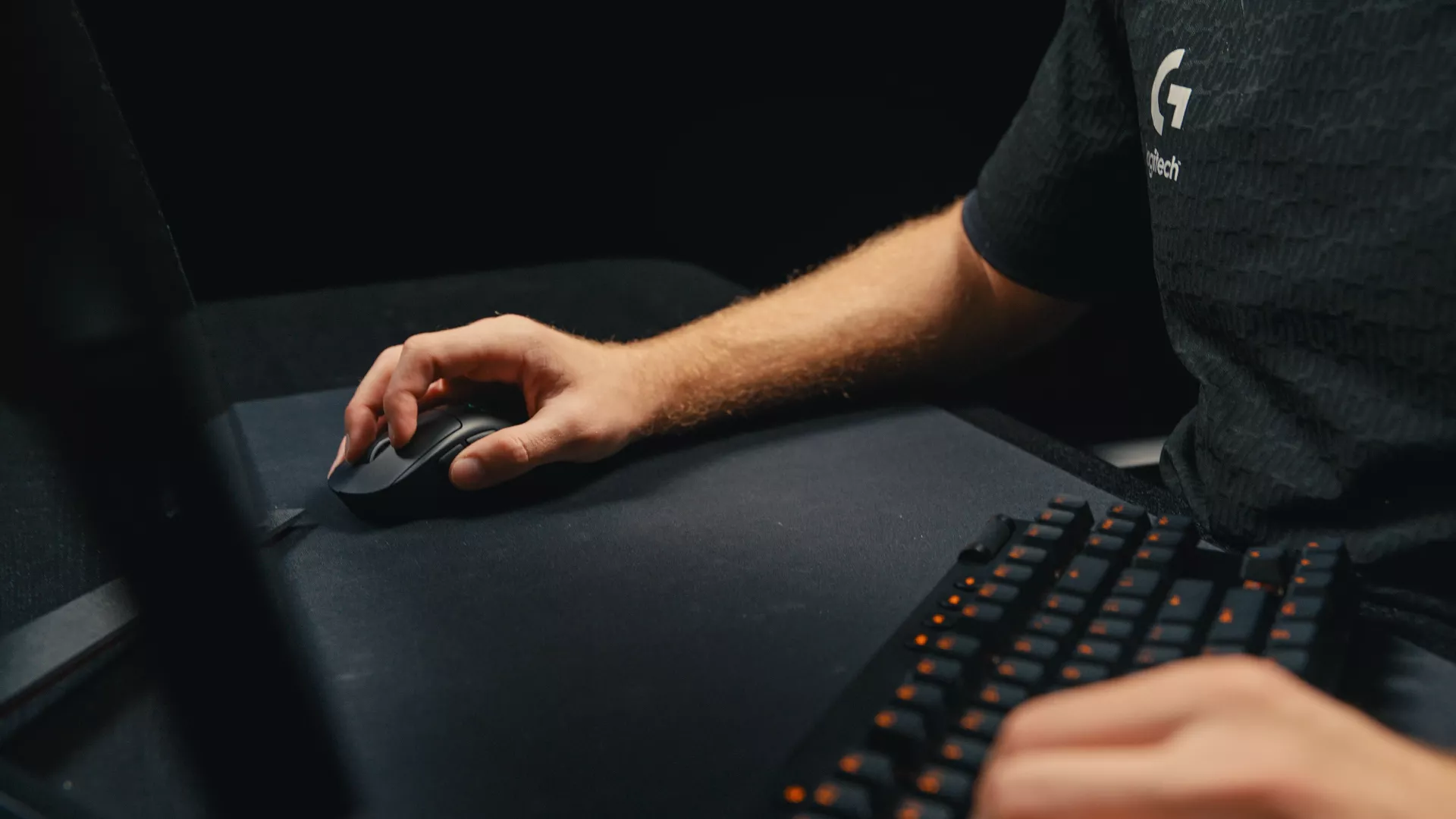 Logitech G 910-007358 mouse Gaming Right-hand