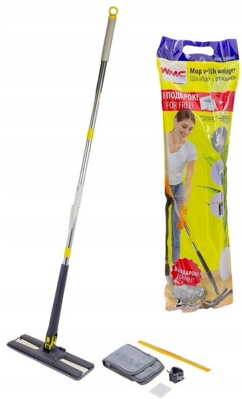Mop with a `butterfly` wringing mechanism