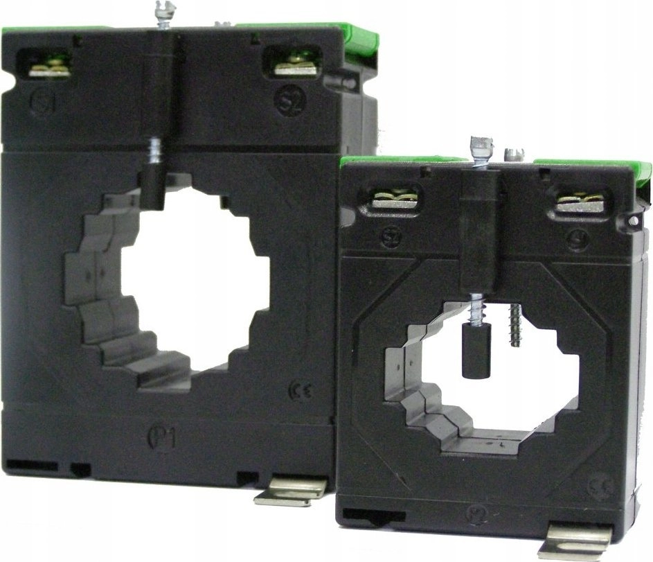 Current transformer with hole for busbar