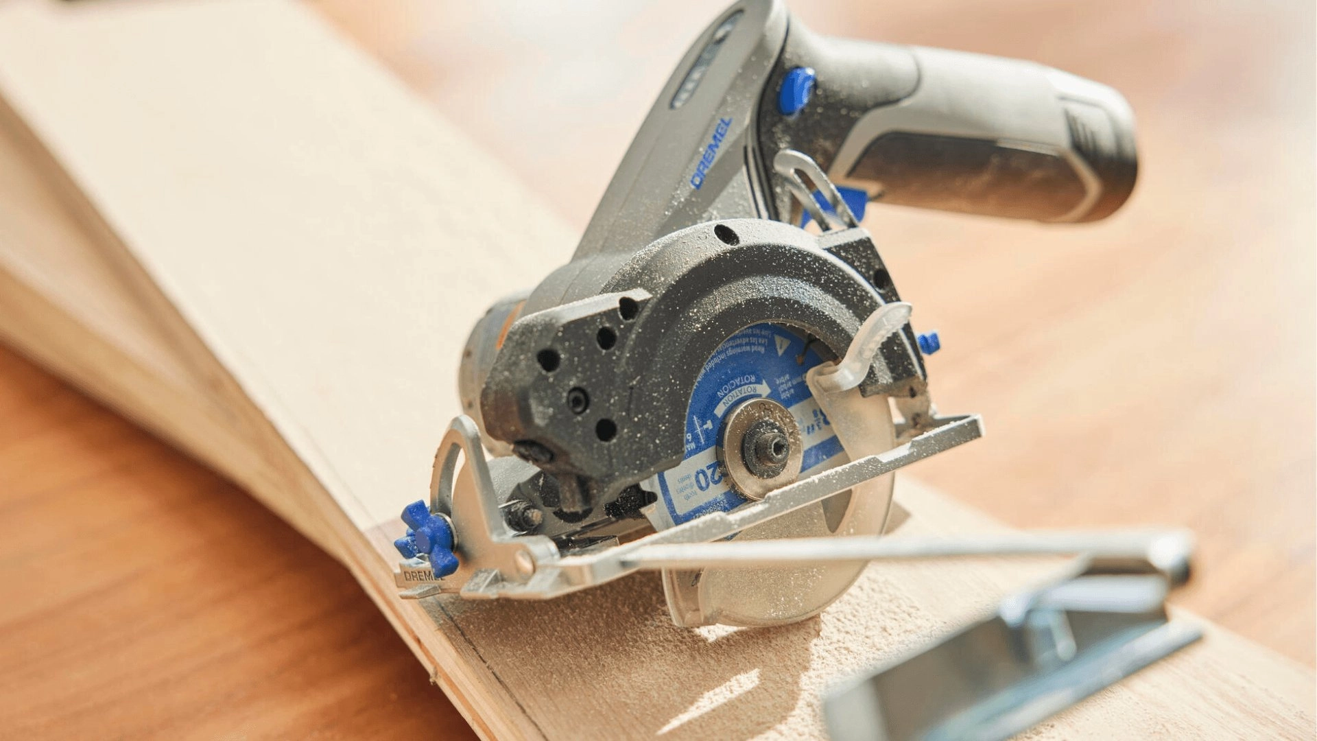 Bosch DREMEL CS12V 12V compact saw