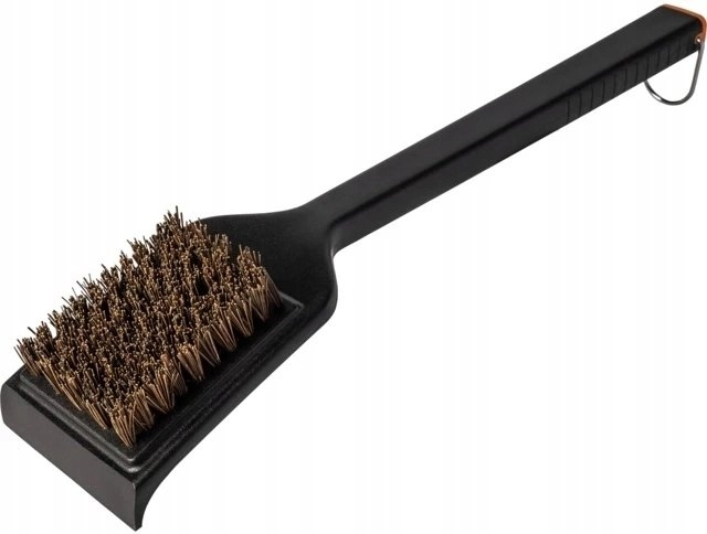 Traeger Hot n` Cold grill brush