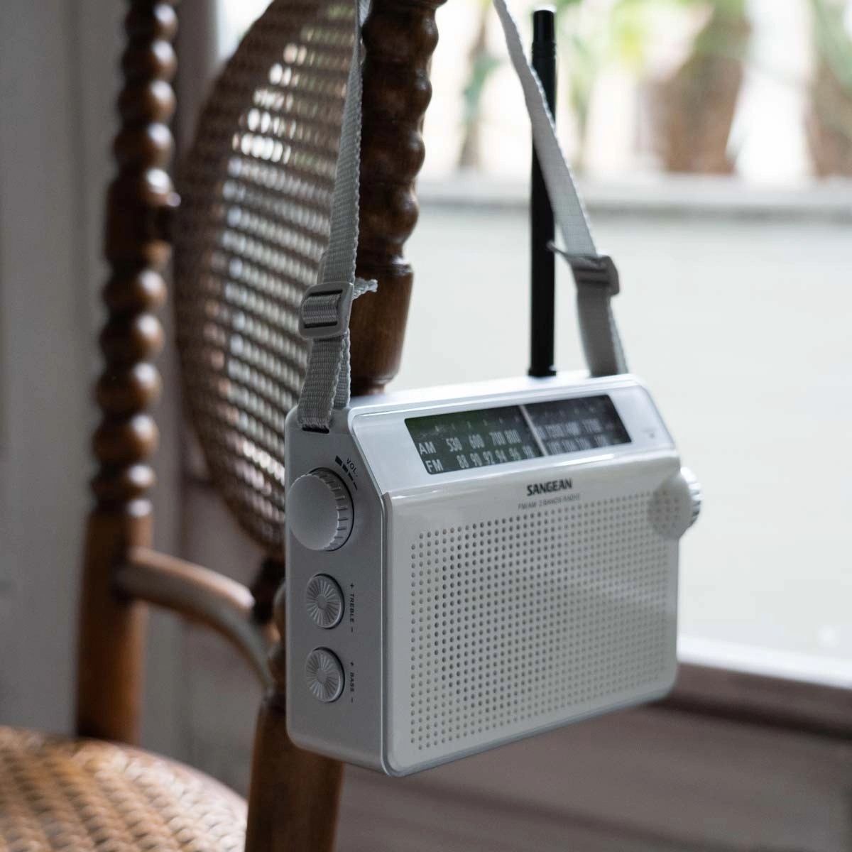 Sangean PR-D6 Portable Analog White 4711317992266