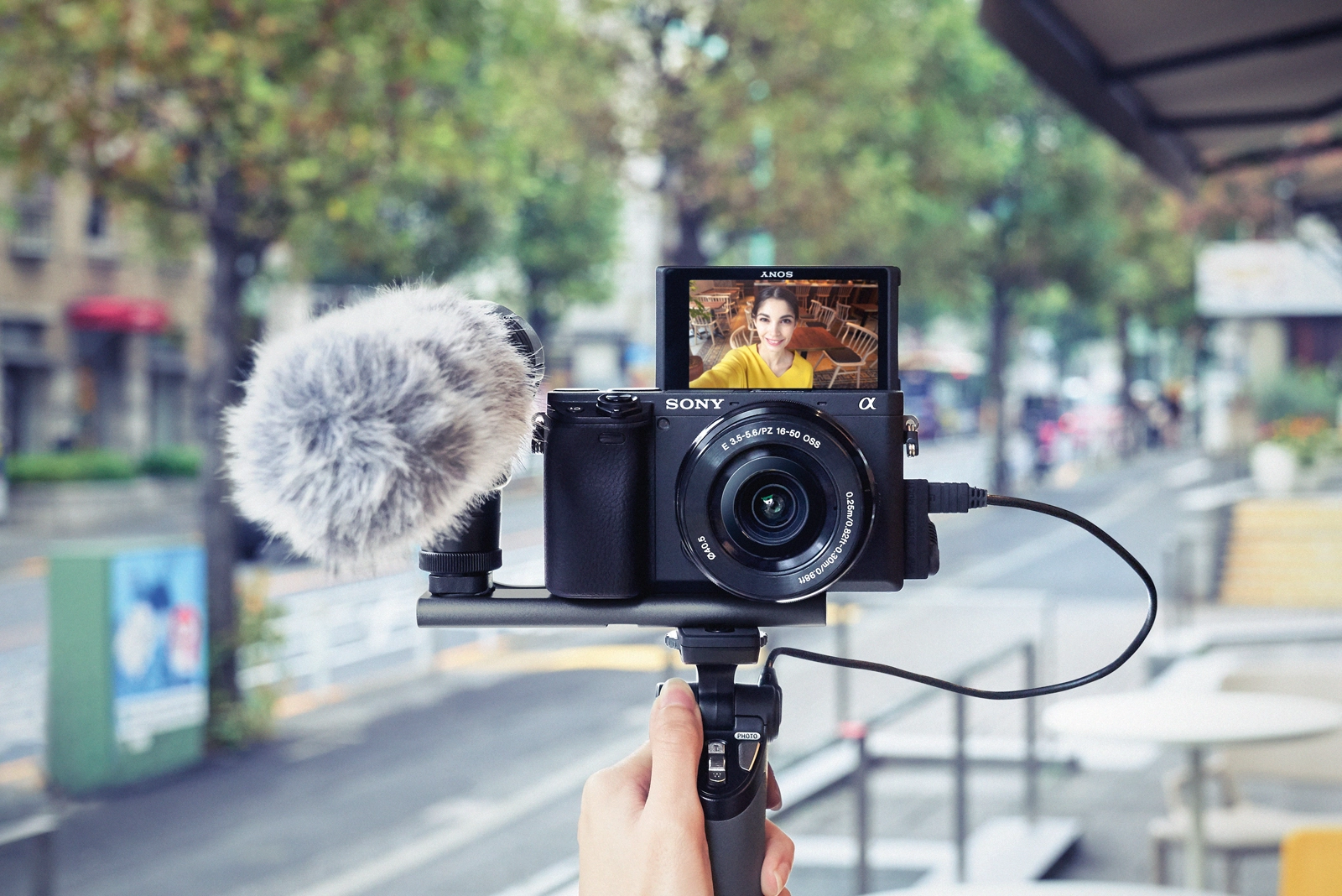 Sony α 6400 + SELP1650 MILC