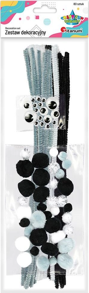 Set of knitting needles and pompoms