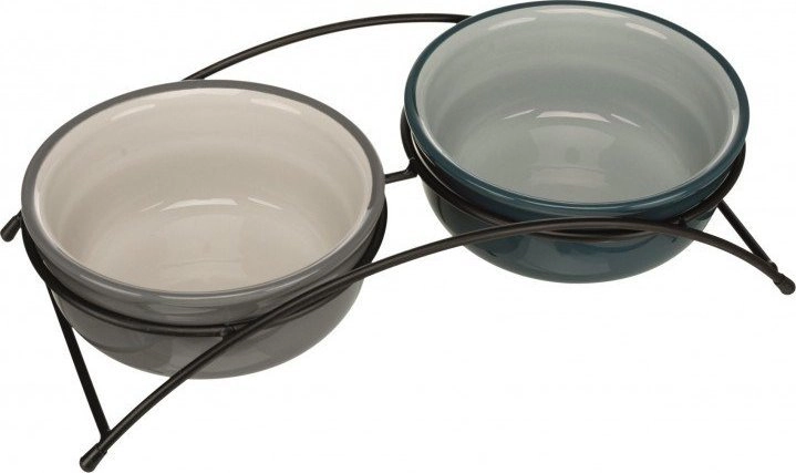 Trixie Ean on Feet bowl set