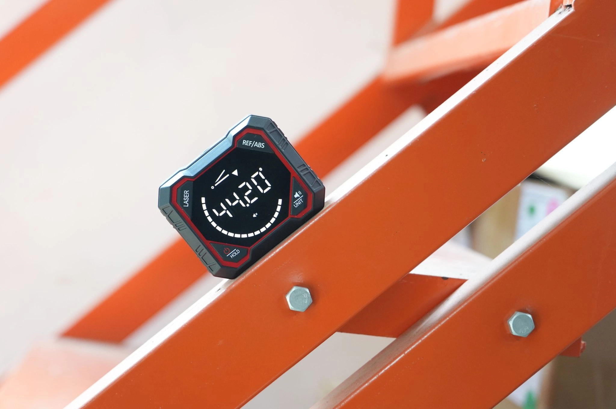 Leņķa mērītājs 4 × 90° ; Li-ion
