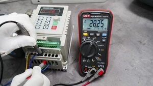 Augstas precizitātes digitālais multimetrs AC/DC 600V