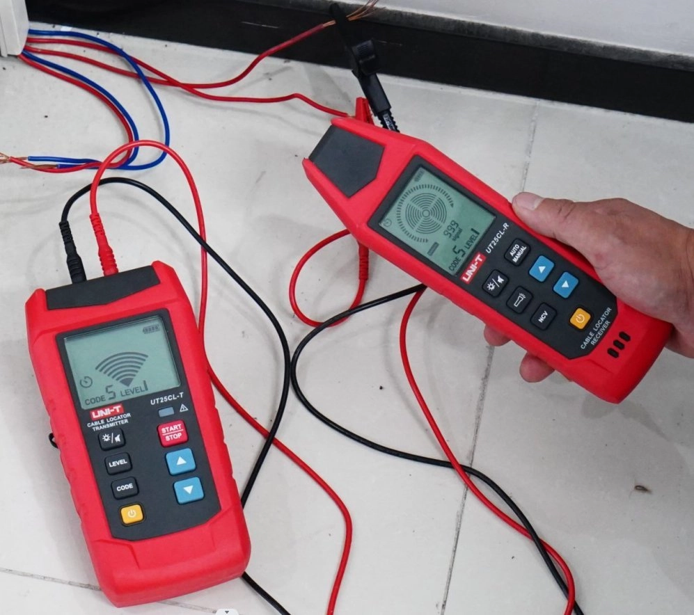 Cable and metal pipe detector AC/DC