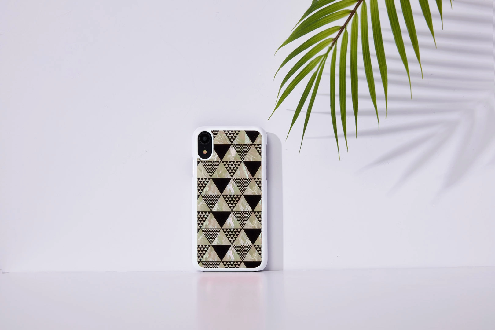IKins SmartPhone case iPhone XR pyramid