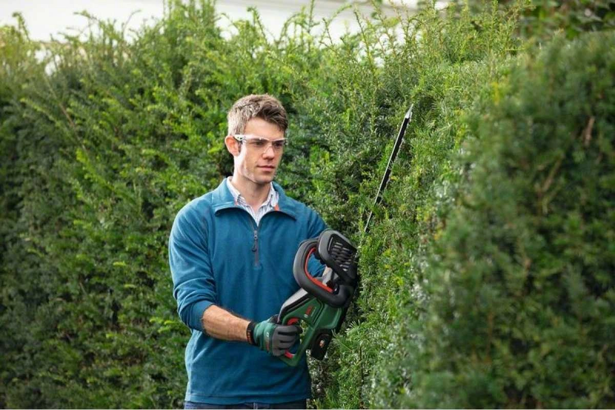 Bosch Powertools cordless hedge trimmer Universal