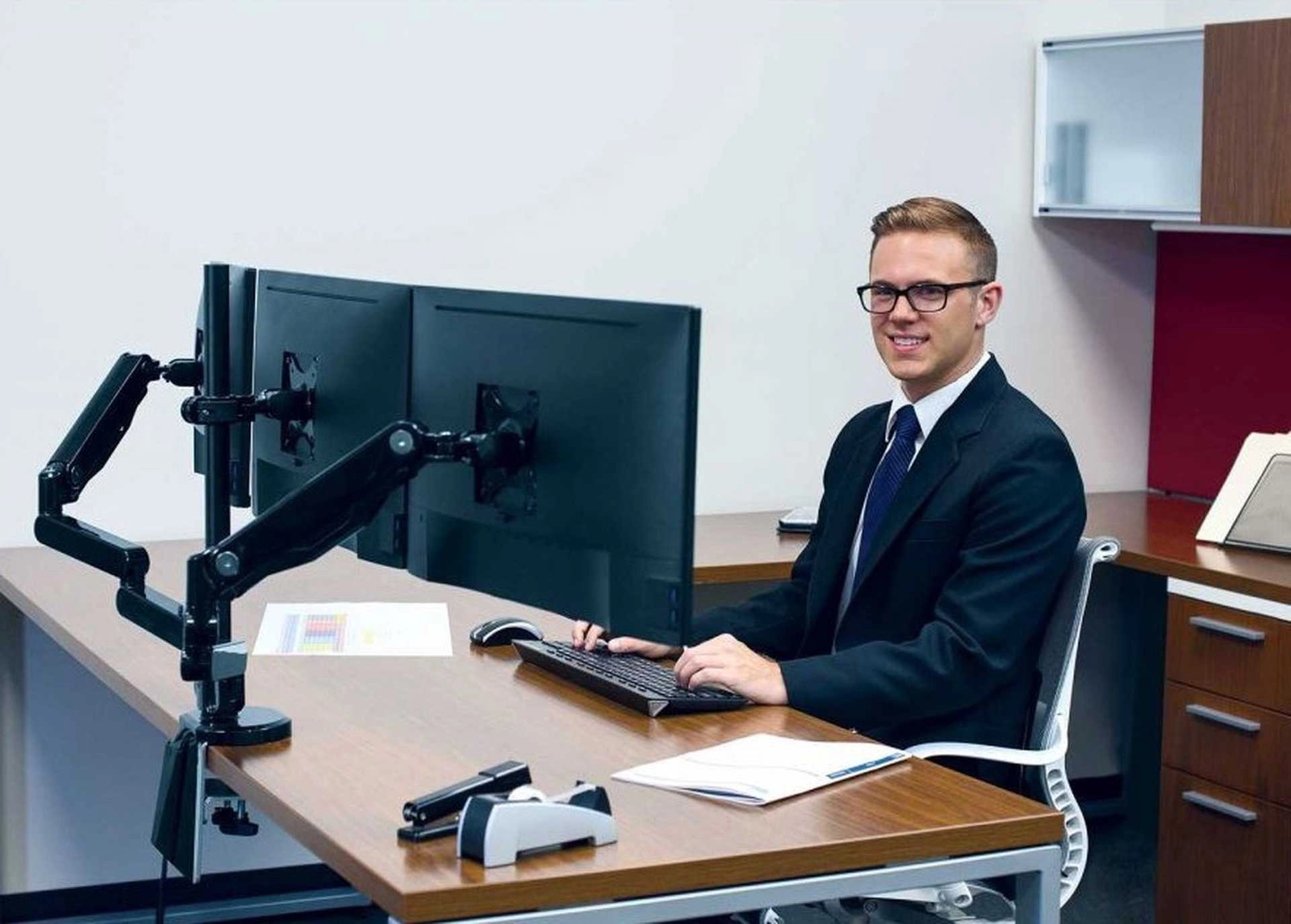 Fellowes Platinum Series Triple Monitor Arm