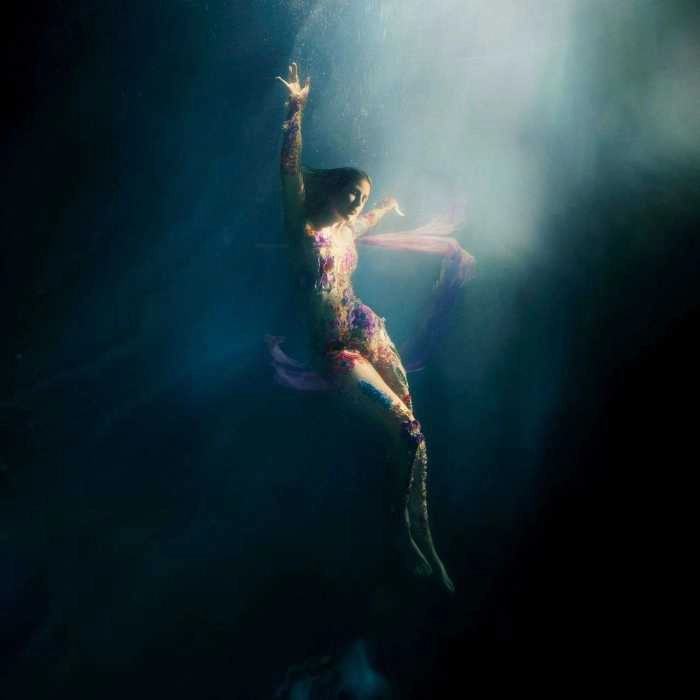 ELLIE GOULDING "Higher Than Heaven&quot
