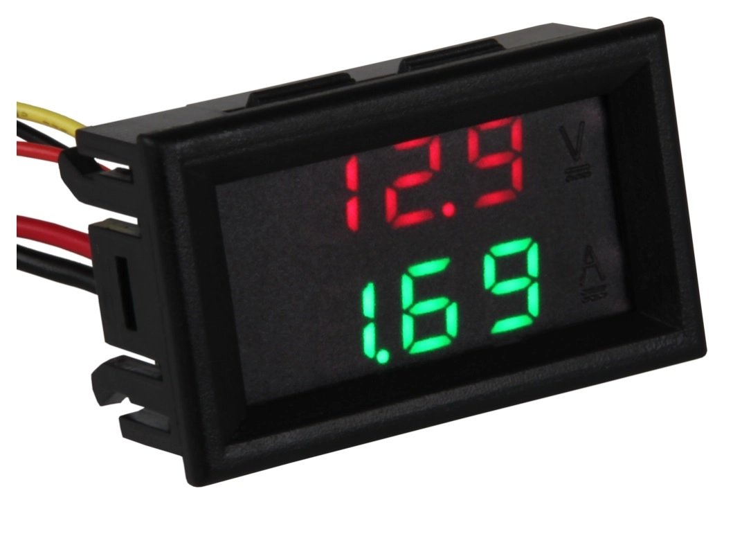 Voltmetrs + ampermetrs LED paneļa darba