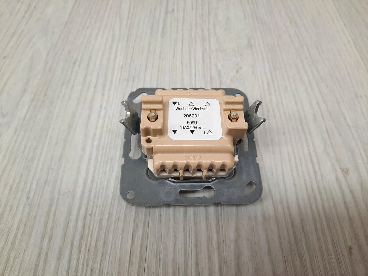 Jung 509 U flush-mounted double changeover