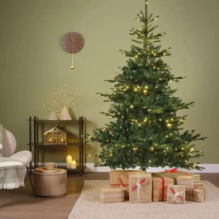 CHRISTMAS_TO CHRISTM TREE ARTI KIENS FIR