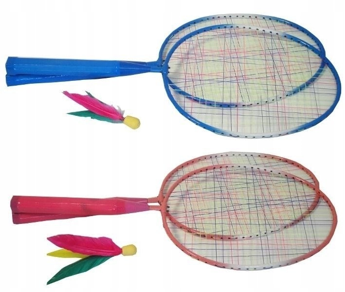 Short badminton with a feather shuttle
