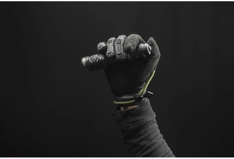 Latarka Armytek Dobermann PRO MAX 3000